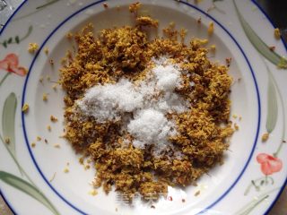 自制桂花蜜的做法步骤：5