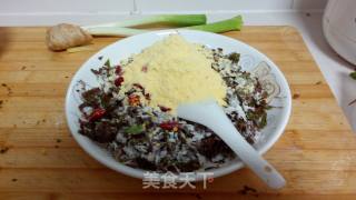 香椿鸡蛋饼的做法步骤：3