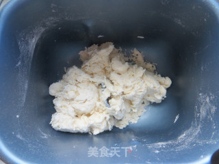 【椒盐手撕饼】----外脆里软分层均匀的做法步骤：2