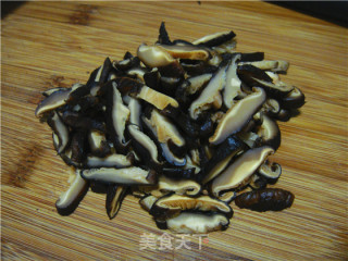 美味炒双菇的做法步骤：2