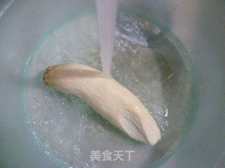 黄金针菇拌杏鲍菇的做法步骤：2