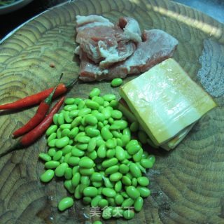 火腿豆腐黄豆炒肉的做法步骤：1