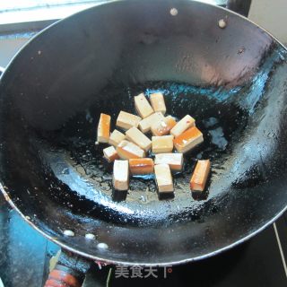 火腿豆腐黄豆炒肉的做法步骤：3