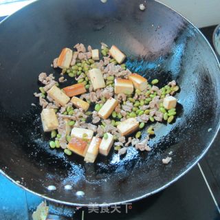 火腿豆腐黄豆炒肉的做法步骤：6