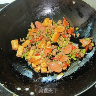 火腿豆腐黄豆炒肉的做法步骤：9