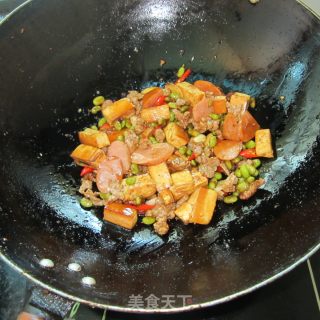 火腿豆腐黄豆炒肉的做法步骤：10