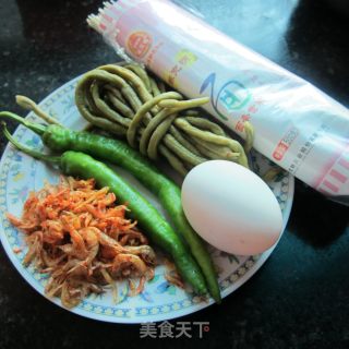 酸菜虾米挂面的做法步骤：1