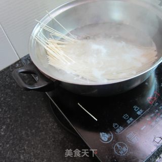 酸菜虾米挂面的做法步骤：7