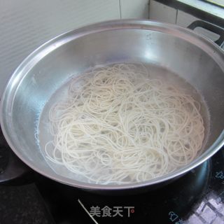 酸菜虾米挂面的做法步骤：8