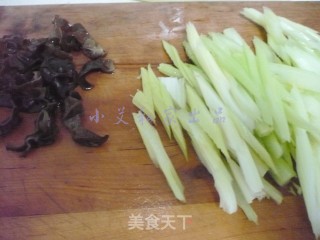 西芹百合的做法步骤：3