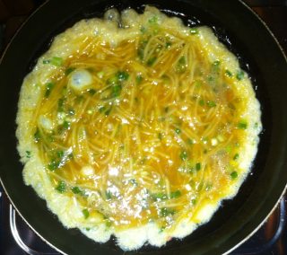 土豆丝鸡蛋饼的做法步骤：5