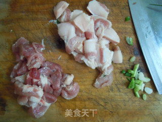 油炸豆腐的变身---豆腐干炒肉片的做法步骤：2