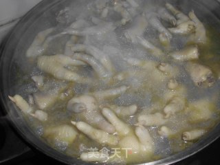 泡椒凤爪的做法步骤：3