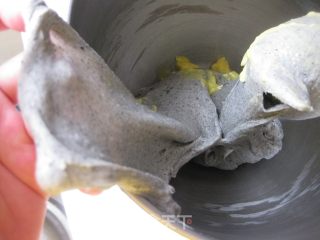 黑芝麻蜂蜜土司的做法步骤：2