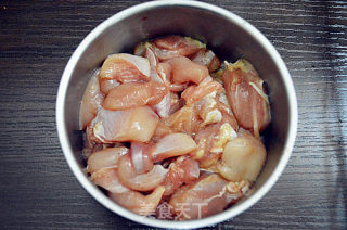 煎焗鸡腿肉的做法步骤：2