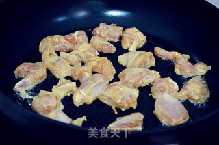 煎焗鸡腿肉的做法步骤：4