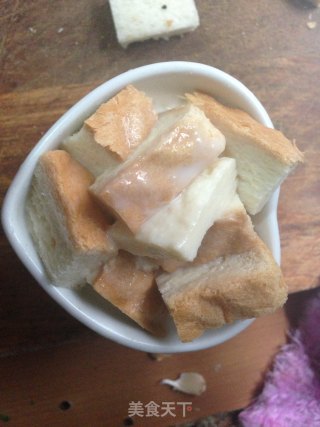 吐司美味做——焦糖蛋奶吐司布丁的做法步骤：3