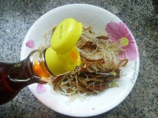 黄金针菇拌绿豆芽的做法步骤：9
