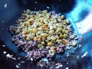酸豇豆炒牛肉末的做法步骤：7