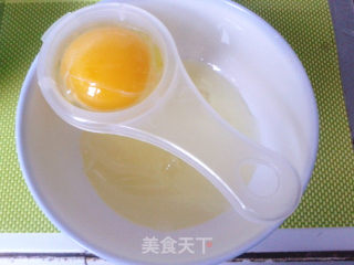 给妈妈做的生日蛋糕 蜂蜜爆浆凹蛋糕 其貌不扬却美味难挡~的做法步骤：3