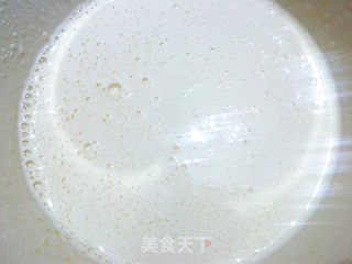 给妈妈做的生日蛋糕 蜂蜜爆浆凹蛋糕 其貌不扬却美味难挡~的做法步骤：5