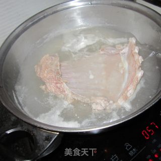 清炖羊排汤的做法步骤：1