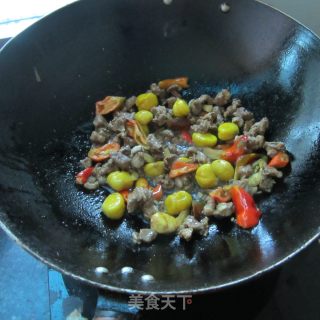 板粟炒鸡的做法步骤：7