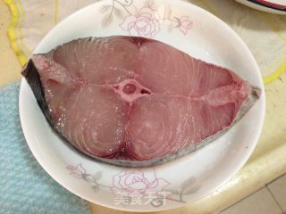 蒜香马鲛鱼的做法步骤：1