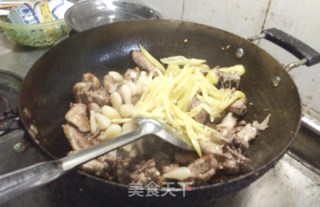 迎夏开胃菜---酸荞头炒鸭肉的做法步骤：5