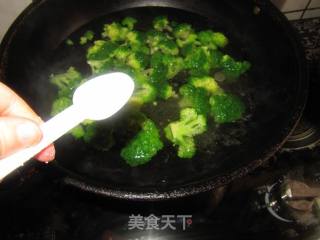 西兰花炒虾仁的做法步骤：9