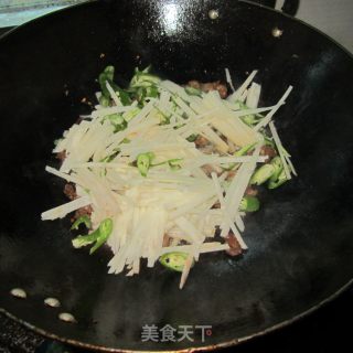 凉薯丝炒鸡的做法步骤：7