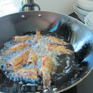 香酥鲫鱼的做法步骤：6