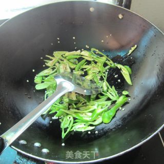 青椒卤豆腐干的做法步骤：4