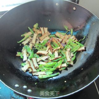 青椒卤豆腐干的做法步骤：7