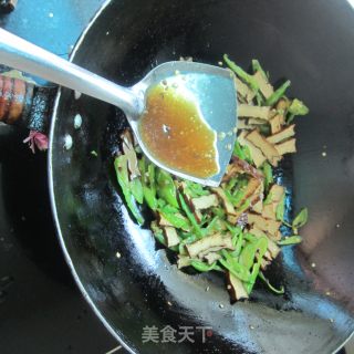 青椒卤豆腐干的做法步骤：8