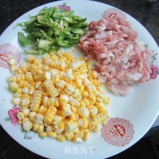 甜玉米炒肉的做法步骤：2