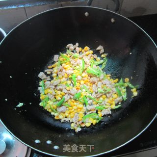 甜玉米炒肉的做法步骤：7