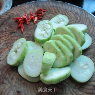 丸子丝瓜汤的做法步骤：2