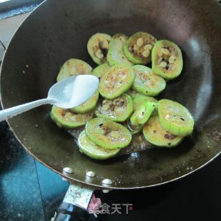 丸子丝瓜汤的做法步骤：3