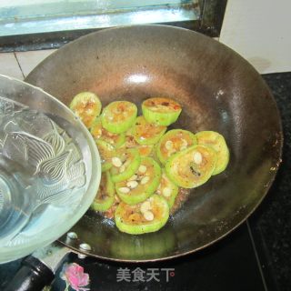 丸子丝瓜汤的做法步骤：4