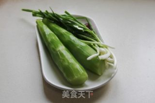 葱油莴笋的做法步骤：1