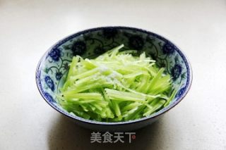 葱油莴笋的做法步骤：3