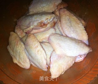 炸鸡翅的做法步骤：1