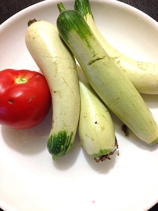 番茄炒丝瓜的做法步骤：1