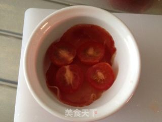 复活节早餐小花样——熏肉番茄鸡蛋杯的做法步骤：3