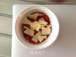 复活节早餐小花样——熏肉番茄鸡蛋杯的做法步骤：4