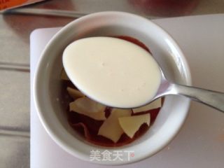 复活节早餐小花样——熏肉番茄鸡蛋杯的做法步骤：5