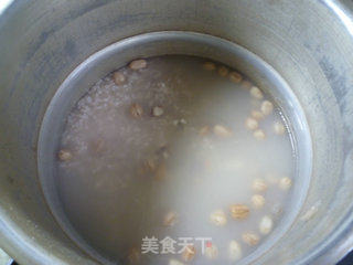 花生仁芡实大米粥的做法步骤：8