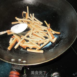 煎辣椒烧豆腐丝的做法步骤：3