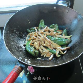 煎辣椒烧豆腐丝的做法步骤：8